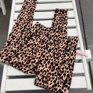 Victoria’s Secret Incredible Essential Tights (POCKETS!)